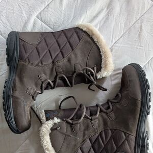 Columbia Quilted Boots with Fur Lining